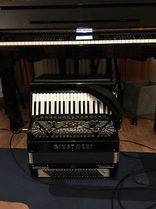 Accordion GIUSTOZZI Cassotto IV MIDI