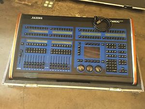 JANDS HIGH END SYSTEMS HOG 1000 WHOLEHOG II V3.3 LIGHTING CONSOLE WITH ROAD CASE