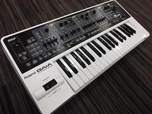 Roland Gaia Sh1 