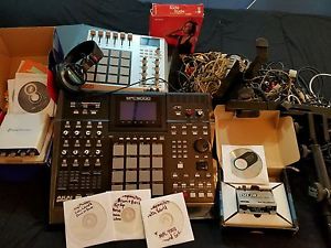 Akai mpc 5000, MPD 24, M-audio midisport, Avid digidesign M Box 2, many extra's