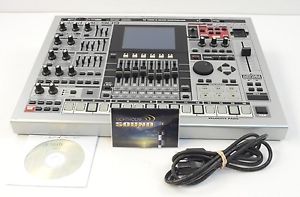 Roland MC-909 Sampling Groovebox
