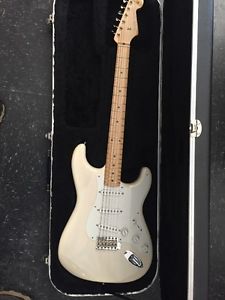 FENDER STRATOCASTER 57 AMERICAN VINTAGE REISSUE