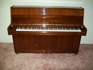 Samick Upright/Console Piano