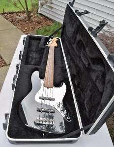 Fender American Standard 5 String Jazz Bass "Fretless" in black