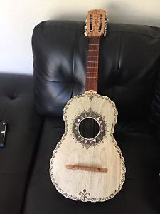 Vihuela Roberto Hernandez Numero 1