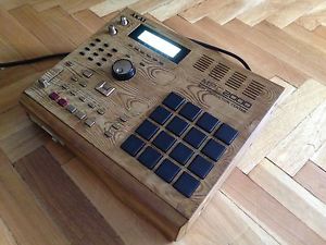 AKAI MPC 2000 WOOD STYLE CUSTOM MIDI PRODUCTION CENTER WITH 32MB AND BLACK PADS