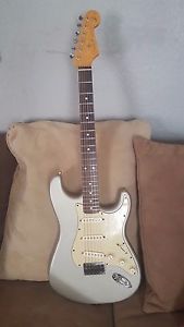 Fender Artist Series Robert Cray Stratocaster Electric Guitar