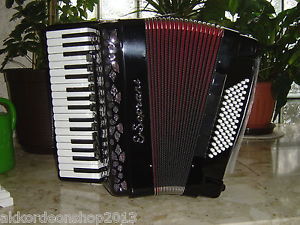 Akkordeon E-Soprani 472, 4-chörig, 72 Bass, schwarz
