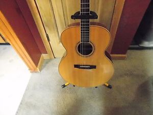 LARRIVEE 2002 RARE J-09 IN NEAR MINT CONDITION! BEAUTIFUL SOUND!