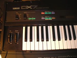 YAMAHA DX-7  ORIGINAL Iconic Synthesizer - super cond! with 'VIKING' case!  `