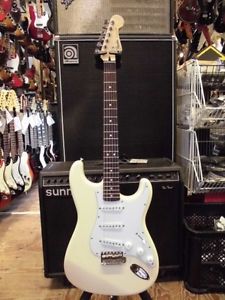 Fender Japan ST-STD White Free shipping Guiter From JAPAN Right-Handed #T477