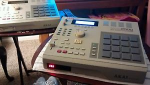 Akai MPC 2000 sampler sequencer completely maxed out!!!