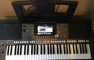 Yamaha PSR-S970 61-key Professional Arranger Bundle!!