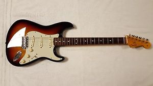 Fender Classic Series 60's Lacquer Stratocaster 3 Color Sunburst