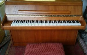 Upright piano