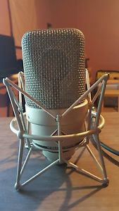 Neumann TLM 49 Condenser Microphone  w/ shockmount Mogami Gold cable