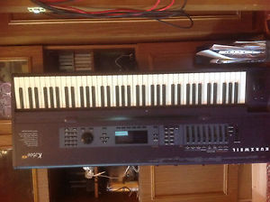 KURZWEIL K2600s synthesizer and sampler