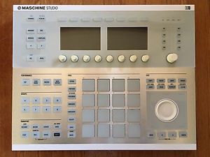Native Instruments Maschine Studio (White) with Decksaver - BARELY USED