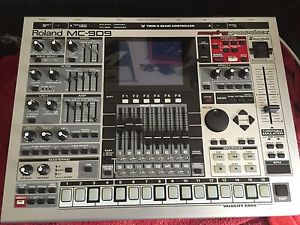 Roland MC909 Groove Box