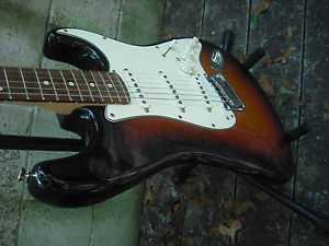 fender stratocaster roland VG 2007 USA rare model EXC BARGAIN !
