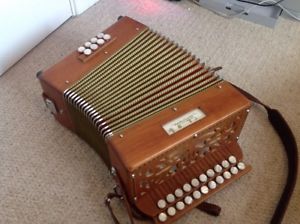 Saltarelle Button Accordion (Le Bouebe)