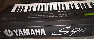 Yamaha S90 Keyboard Synthesizer with factory case