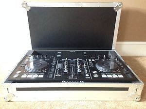 Pioneer XDJ-RX MINT CONDITION + Flight Case
