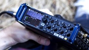 Zoom F8 Multi-Track Field Recorder F8 Eight Channel 24 Bit Recording