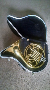 FRENCH HORN MODEL 14D