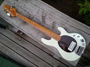 Ernie Ball Music Man StingRay 5 Classic 5 String Bass