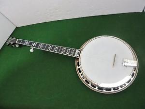 Beautiful Deering Golden Era 5 String Banjo