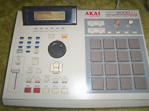 Akai MPC 2000 XL With CF/SD Drive 8 outputs