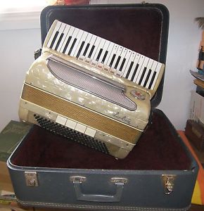 120 Bass Hagstrom Constella M Accordion