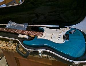 1999 Fender American Deluxe Stratocaster, teal green finish on ash ...near mint!