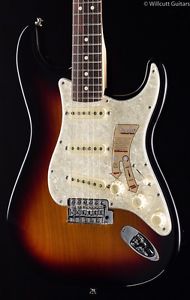 Fender Deluxe Roadhouse Stratocaster 3-Tone Sunburst (065)
