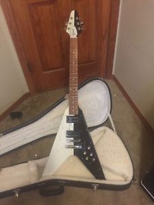 2013 Gibson Rudolph Schenker Flying V Guitar - White/Black.