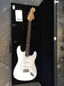 fender classic series 70s stratocaster 7.25 Lbs