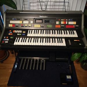 VINTAGE TECHNICS SX-C700 PORTABLE ORGAN FINEST EXAMPLE WITH STAND PEDALS READER