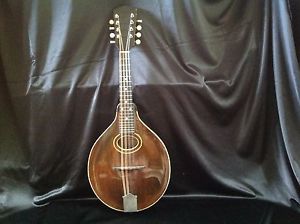1914-1919 "The Gibson" Company mandolin/excellent condition