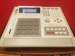 AKAI MPC 3000 ROGER LINN OS 3.11 MIDI Sampler Drum Machine