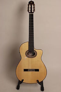 KONZERT GUITARRA SAEZ MOD.90 con Cutaway +Pastilla Feria modelo de expositor