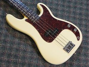 2008 Fender American Standard Precision Bass! 4 String! White! USA,P! w/OHSC