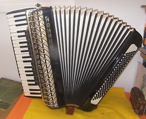 120 Bass Hohner Atlantic IV Deluxe Accordion  A1 Condition Full Size