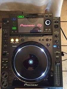 Pioneer CDJ-2000 DJ Turntable