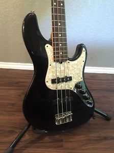 Fender 1997 USA American Deluxe Jazz bass Excellent J-bass w/ case-used