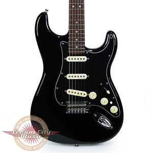 Brand New Fender Deluxe Stratocaster Rosewood Fingerboard in Black Demo