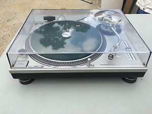 Technics  SL-1200 MK2 Turntable  Pristine condition