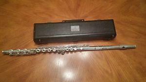 Amadeus Flute by Wm.S.Haynes AF600-Silver. Only Used 2X Good For School Students