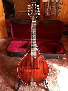 Eastman MD605 Electro Acoustic Mandolin with Fitted case