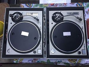 2 Technic 1200 M3D Turntables w/ Cases